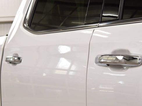 Used 2024 Chevrolet Silverado 1500 High Country w/ High Country Premium Package AWD/4WD image 19