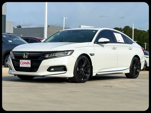 Used 2018 Honda Accord Touring image 3