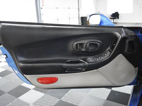 Used 2000 Chevrolet Corvette w/ Memory Pkg image 25