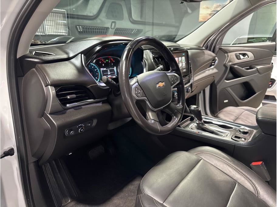 Used 2019 Chevrolet Traverse LT w/ LT Premium Package AWD/4WD image 6