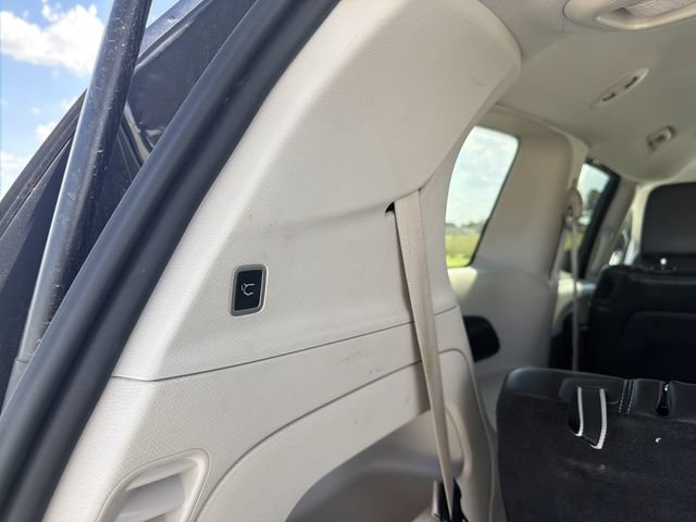 Used 2023 Chrysler Pacifica Touring-L FWD image 19