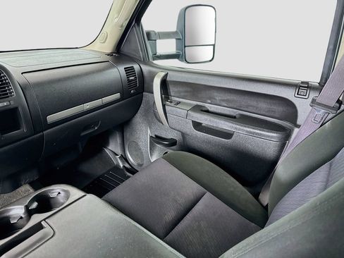 Used 2013 Chevrolet Silverado 2500 LT w/ Interior Plus Package AWD/4WD image 19