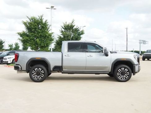Used 2024 GMC Sierra 2500 Denali Ultimate AWD/4WD image 10