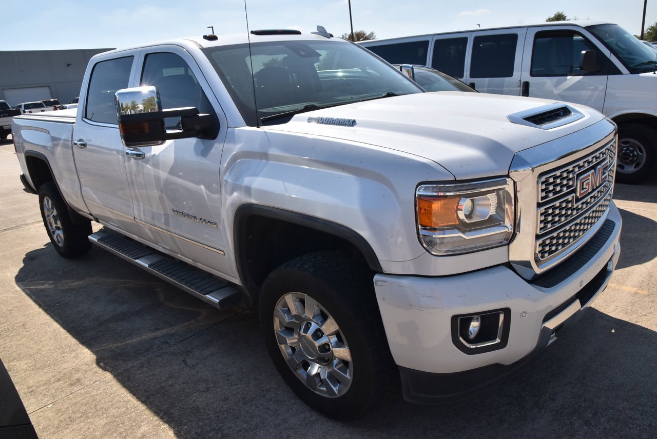 Used 2019 GMC Sierra 2500 Denali w/ Duramax Plus Package AWD/4WD image 4