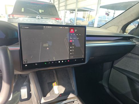 Used 2023 Tesla Model X Plaid image 18
