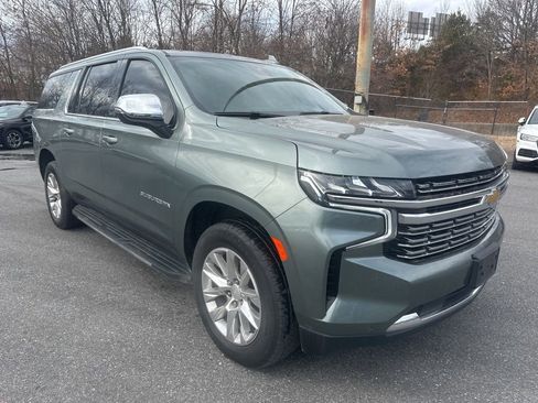 Used 2023 Chevrolet Suburban Premier image 3