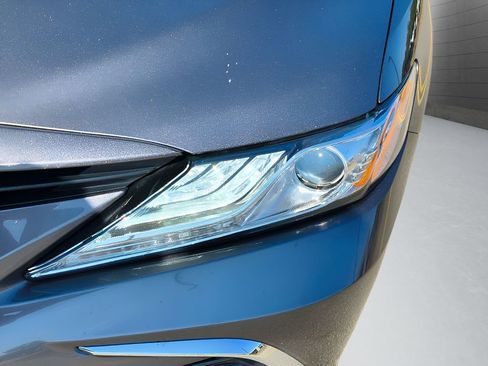 Used 2022 Toyota Camry XLE image 12