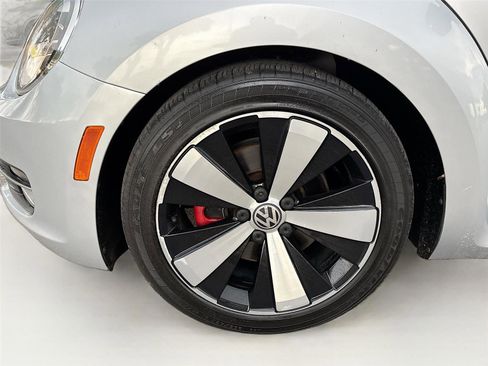 Used 2012 Volkswagen Beetle Turbo FWD image 30