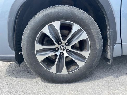 Used 2020 Toyota Highlander XLE AWD/4WD image 15