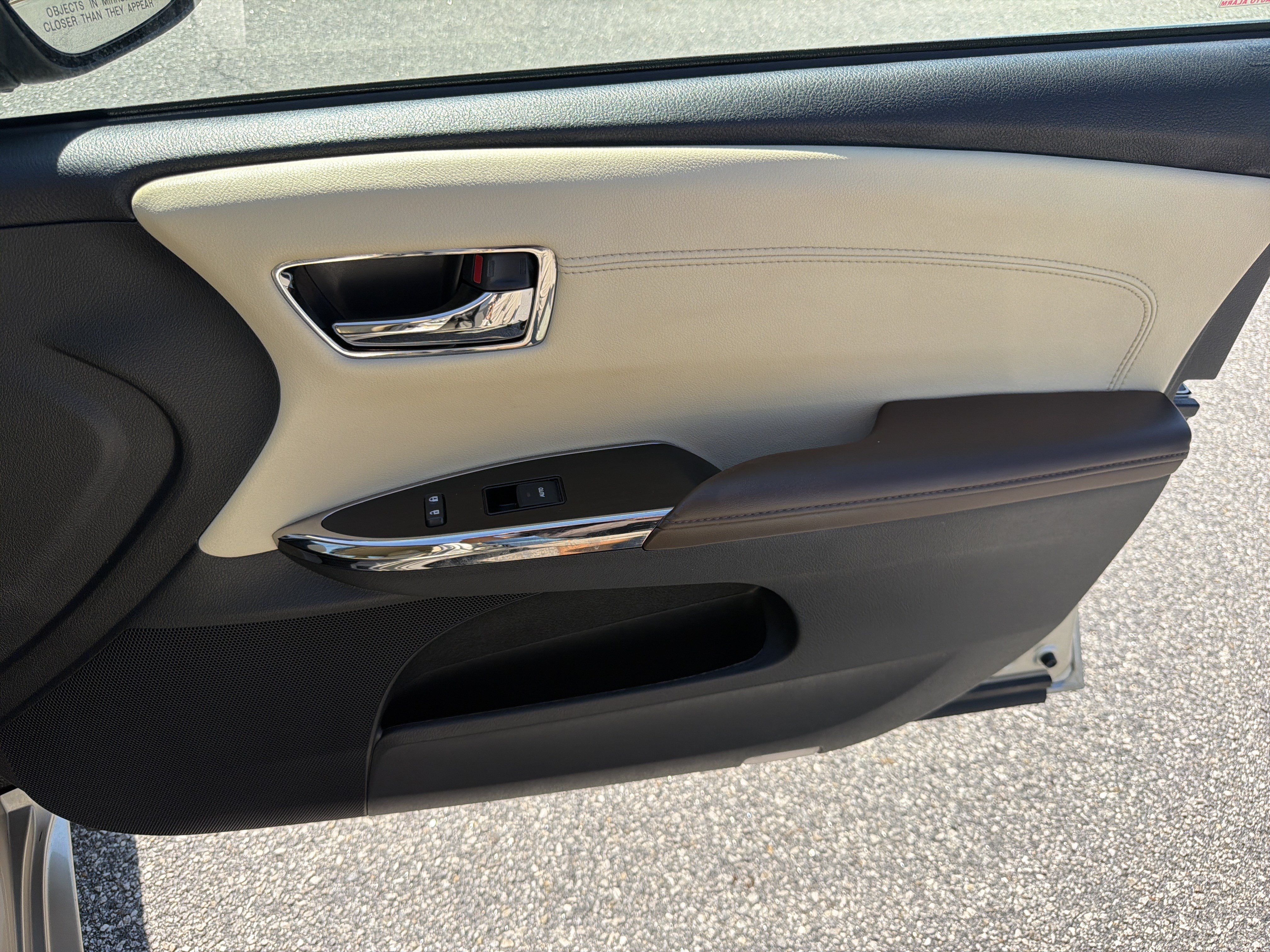Used 2014 Toyota Avalon XLE FWD image 25