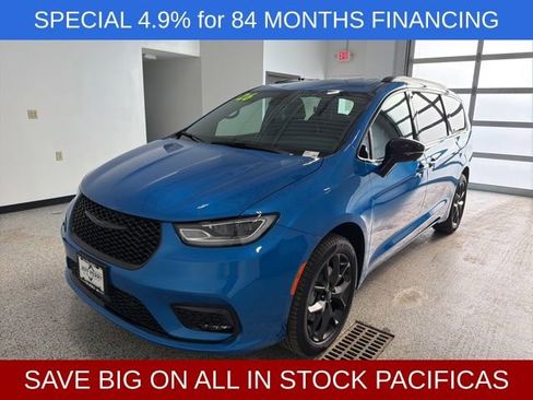 New 2026 Chrysler Pacifica Select w/ S Appearance Package image 3