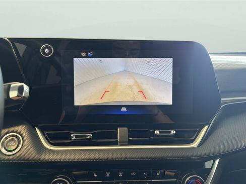 Used 2025 Chevrolet Equinox LT FWD image 18
