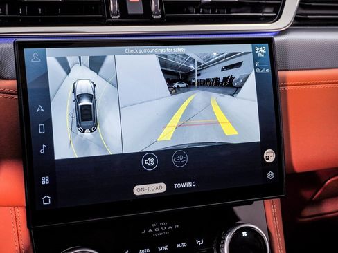 Used 2025 Jaguar F-PACE SVR image 26