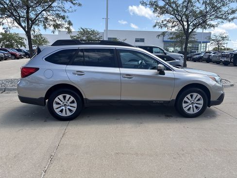Used 2015 Subaru Outback 2.5i Premium AWD/4WD image 9