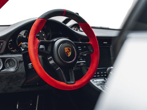 Used 2018 Porsche 911 GT2 RS RWD image 40