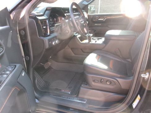 Used 2024 GMC Sierra 1500 AT4 w/ Technology Package AWD/4WD image 19