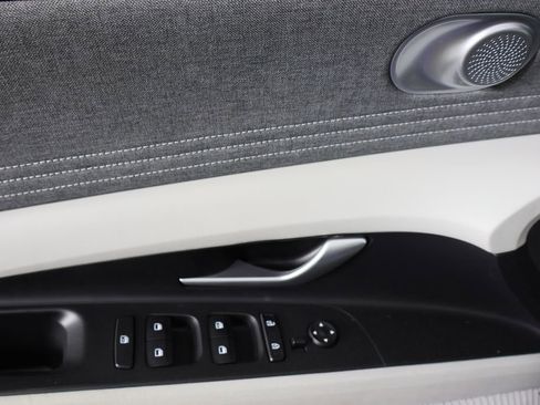 Used 2023 Hyundai Elantra Limited image 22