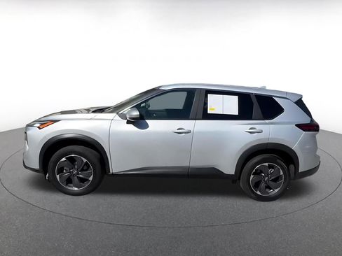 Used 2025 Nissan Rogue SV image 9