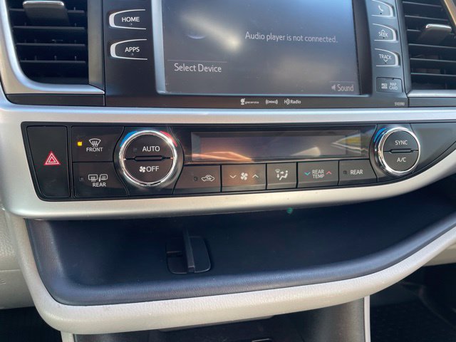 Used 2019 Toyota Highlander XLE AWD/4WD image 36