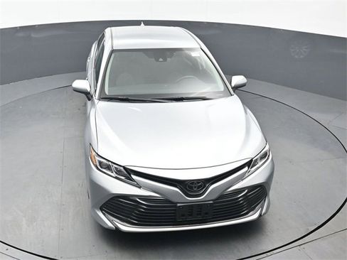 Used 2020 Toyota Camry LE image 39