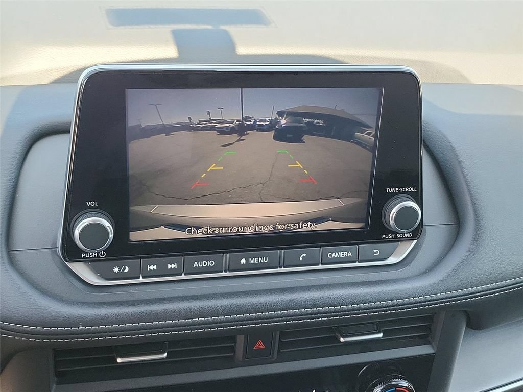 Used 2024 Nissan Rogue SV AWD/4WD image 7