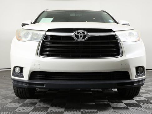 Used 2016 Toyota Highlander XLE image 2