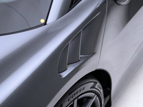 Used 2023 McLaren Artura RWD image 21