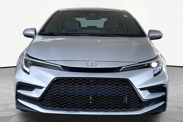 Used 2025 Toyota Corolla SE FWD image 2