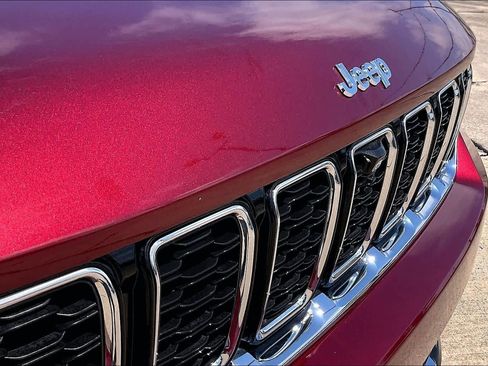 Used 2022 Jeep Grand Cherokee Limited w/ Luxury Tech Group II RWD image 30
