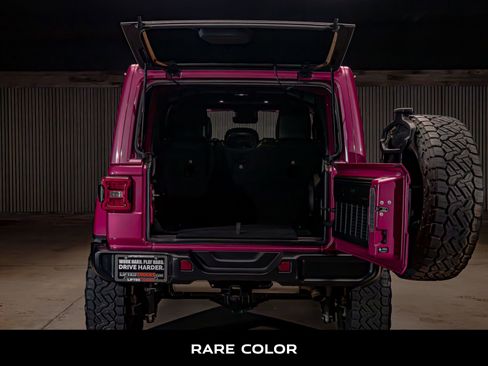 Used 2024 Jeep Wrangler Unlimited Sahara w/ Technology Group AWD/4WD image 8