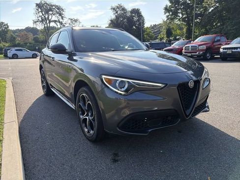 Used 2023 Alfa Romeo Stelvio Veloce AWD/4WD image 2