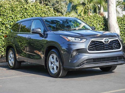 Used 2020 Toyota Highlander L AWD/4WD image 3