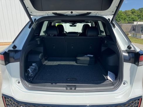 Used 2025 Volkswagen Tiguan SE R-Line AWD/4WD image 19