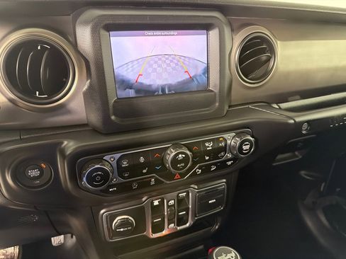 Used 2018 Jeep Wrangler Unlimited Sport S AWD/4WD image 17