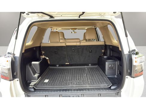 Used 2018 Toyota 4Runner SR5 Premium AWD/4WD image 18