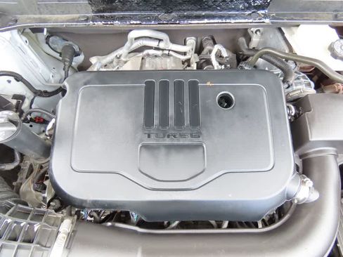 Used 2023 GMC Acadia SLT AWD/4WD image 12