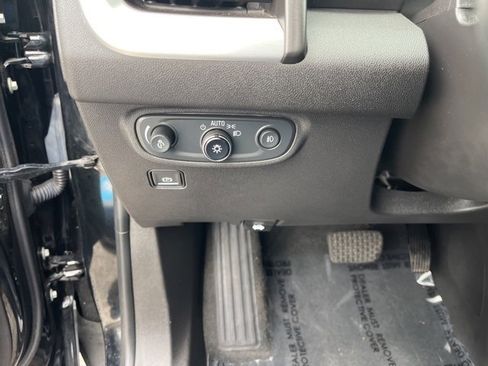 Used 2023 GMC Terrain SLT image 31