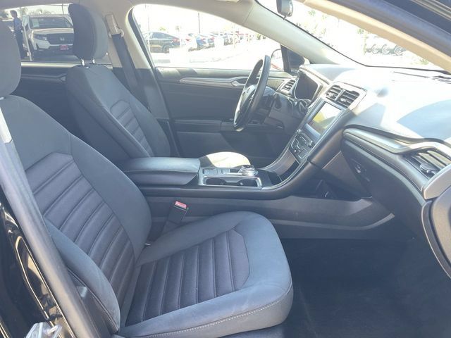 Used 2017 Ford Fusion SE w/ Fusion SE Technology Package FWD image 27