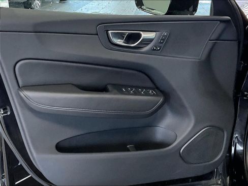 Used 2024 Volvo XC60 B5 Plus image 9