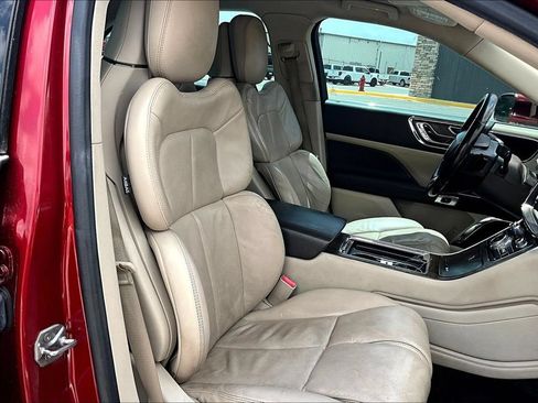 Used 2017 Lincoln Continental Reserve w/ Technology Package FWD image 7