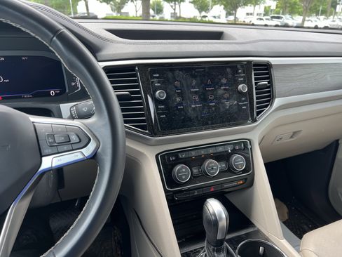 Used 2022 Volkswagen Atlas SE w/ Panoramic Sunroof Package FWD image 31
