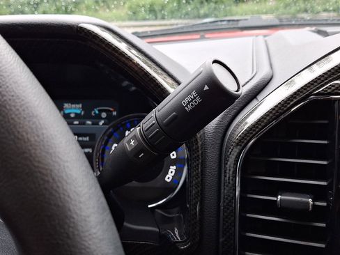 Used 2022 Ford F250 Lariat w/ Lariat Ultimate Package AWD/4WD image 17
