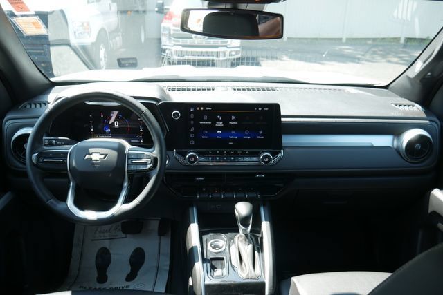 Used 2023 Chevrolet Colorado LT w/ LT Convenience Package III AWD/4WD image 5