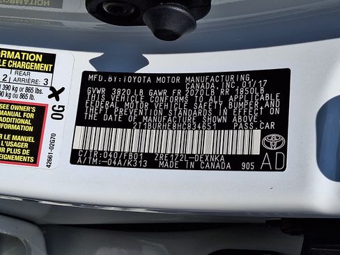 Used 2017 Toyota Corolla LE w/ Carpet Mat Package (TMS) FWD image 27