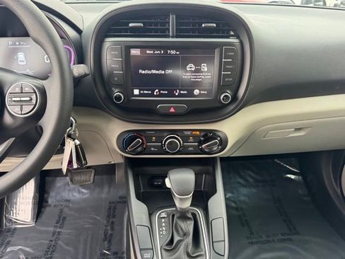 Certified 2024 Kia Soul LX FWD image 17