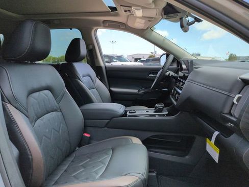 New 2026 Nissan Pathfinder Platinum AWD/4WD image 26