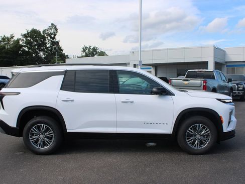 New 2027 Chevrolet Traverse LT w/ Driver Confidence Package FWD image 11