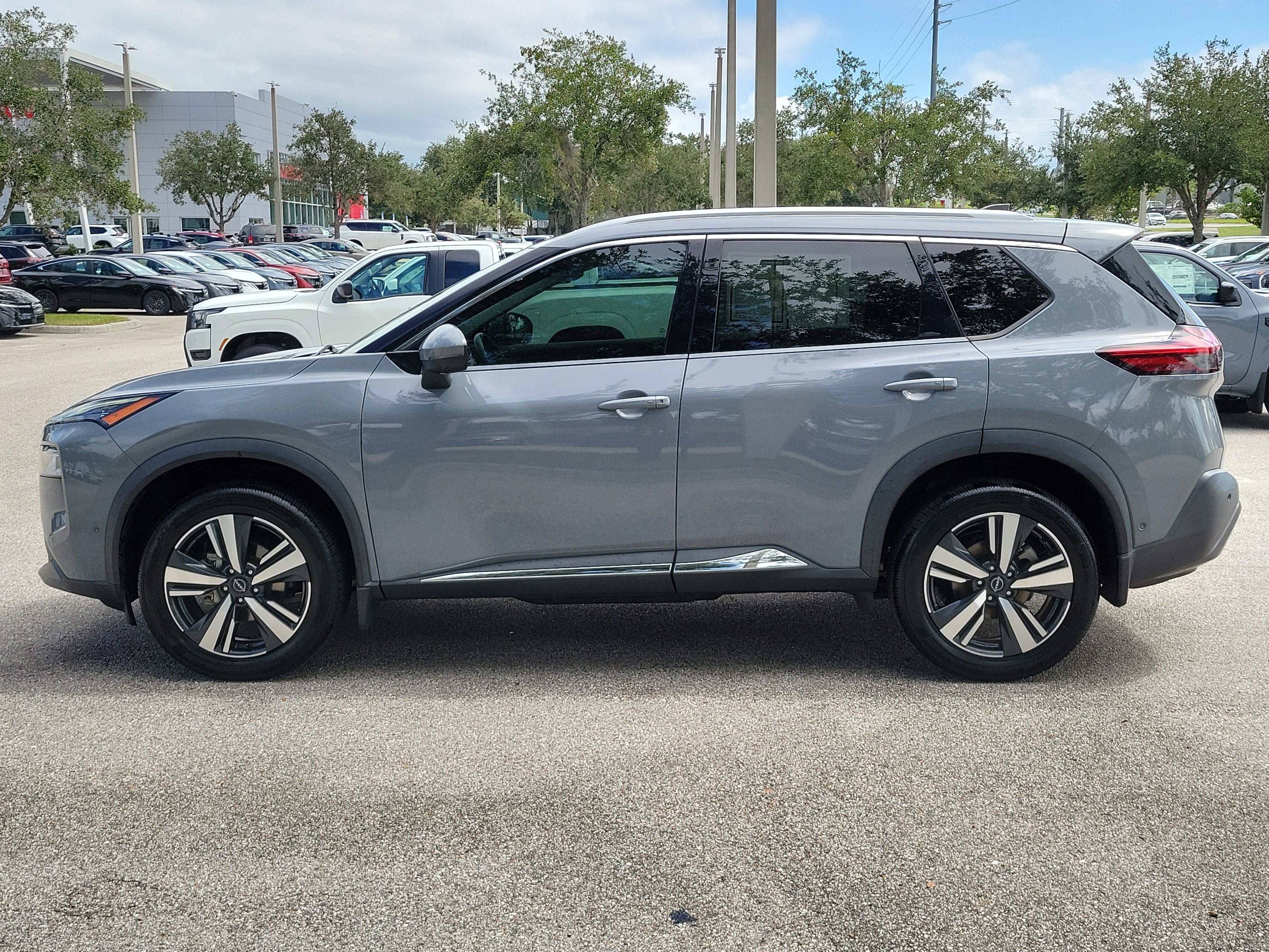 Certified 2023 Nissan Rogue SL w/ SL Premium Package FWD image 9