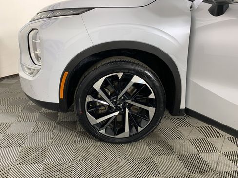 Used 2024 Mitsubishi Outlander SE image 11