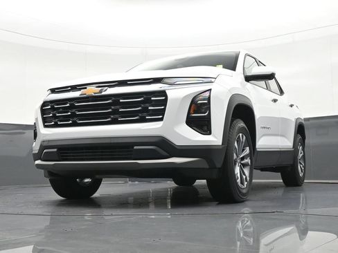 Used 2026 Chevrolet Equinox LT w/ Safety and Technology Package FWD image 25
